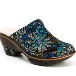Jambu Blue Leather Sport Wedge Floral Dali Clog Size 8.5 GUC